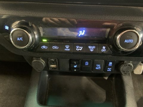 Toyota Hilux INVINCIBLE 4WD D-4D DCB 21
