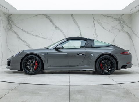 Porsche 911 Targa 4 GTS (991.2) 13