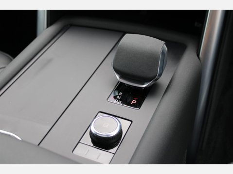 Land Rover Discovery R-DYNAMIC HSE MHEV 18