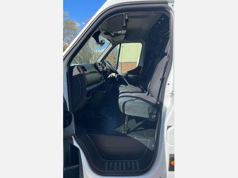 Renault Master 2.3 dCi 35 Business FWD LWB Medium Roof Euro 6 4dr 36