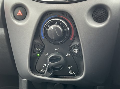 Toyota Aygo 1.0 VVT-i X-Play 5dr 31