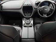 Aston Martin DBX V8 56