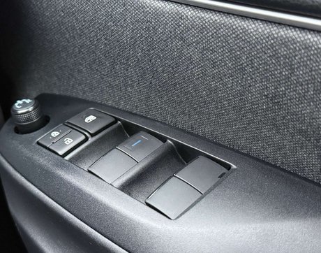 Toyota Yaris 1.5 Yaris Design HEV CVT 5dr 17