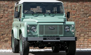Land Rover Defender 90 Heritage 1
