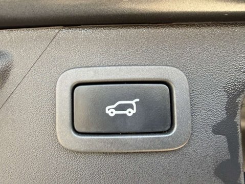 Land Rover Discovery Sport 2.0 Discovery Sport Black HSE SD4 Auto 4WD 5dr 23