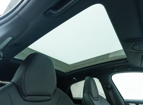 Porsche Cayenne E-HYBRID coupe 16