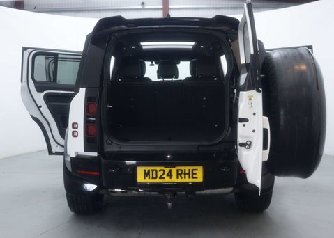 Land Rover Defender 3.0 Defender X-Dynamic HSE D300 MHEV A 4WD 5dr 73