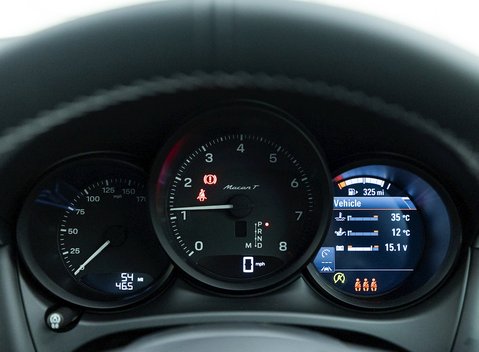 Porsche Macan T 17
