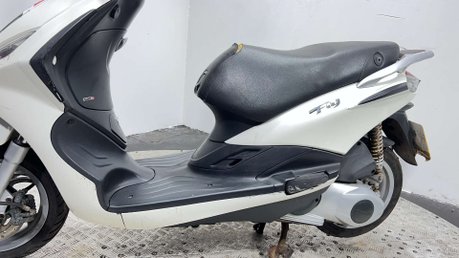 Piaggio Fly 16K 2015 RUNNING PROJECT BIKE SPARES OR REPAIR 125CC 18