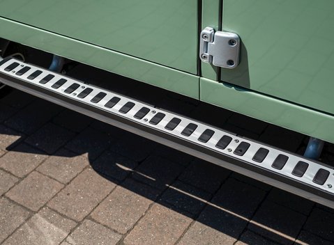 Land Rover Defender 110 Heritage Station Wagon 29