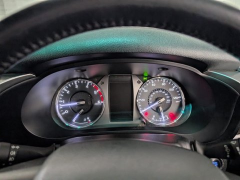 Toyota Hilux INVINCIBLE 4WD D-4D DCB 10