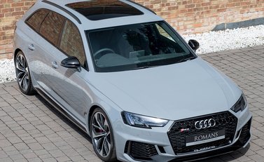 Audi RS4 Avant 8