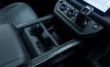 Land Rover Defender OCTA EDITION ONE 23