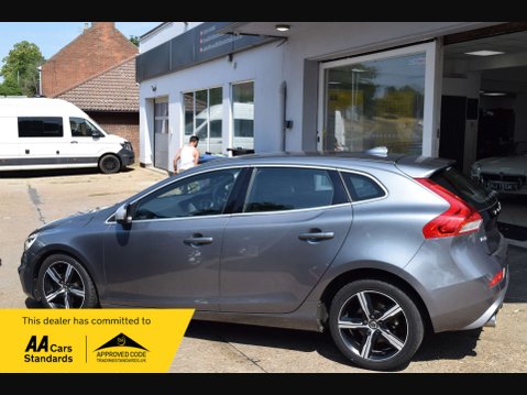 Volvo V40 2.0 V40 R-Design D2 5dr 6