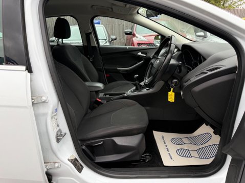 Ford Focus 1.0T EcoBoost Zetec Euro 6 (s/s) 5dr 14