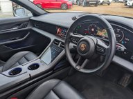 Porsche Taycan 4 CROSS TURISMO 12