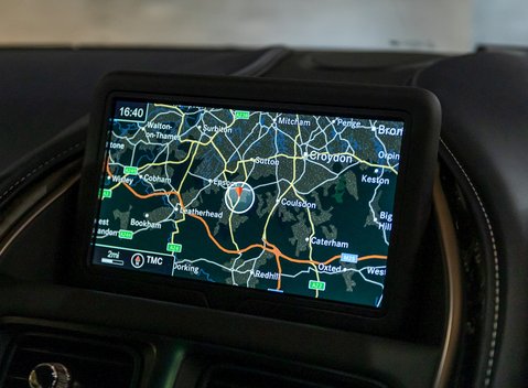 Aston Martin DB11 V12 11