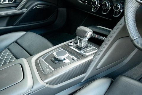Audi R8 5.2 FSI V10 Plus S Tronic quattro Euro 6 (s/s) 2dr 34
