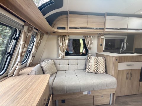 Coachman Pastiche 575 11