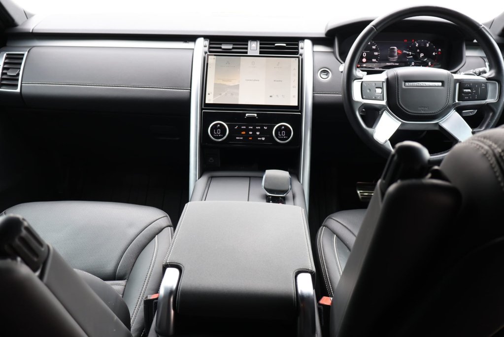 Land Rover Discovery 2023 R-DYNAMIC HSE MHEV GENUINE REAR SEAT CONVERSION URBAN 22 WHEELS  17