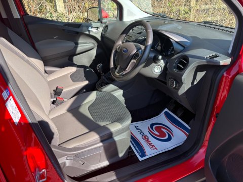 Ford Tourneo Courier ZETEC TDCI 17