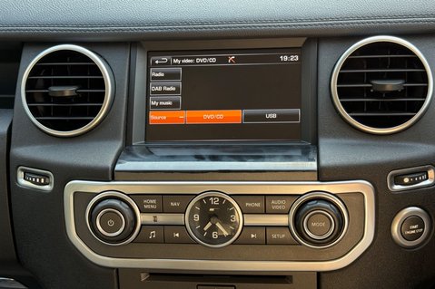 Land Rover Discovery SDV6 SE TECH - ULEZ COMPLIANT -FULL LR SERVICE HISTORY - 9 SERVICES -TOWBAR 37