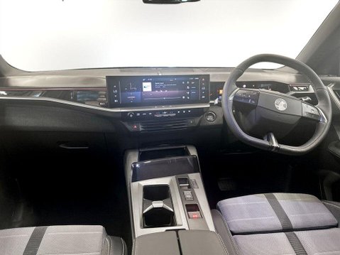 Vauxhall Grandland 73kWh Ultimate SUV 5dr Electric Auto (213 ps) Full Leather Trim - Heated Se 19