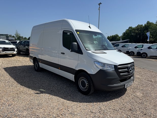Mercedes-Benz Sprinter AUTO MWB L2H2 High Roof 315 Pro Air Con Camera EURO 6 4