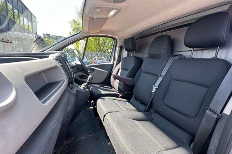Renault Trafic 1.6 dCi ENERGY 29 Business+ Panel Van 5dr Diesel Manual LWB Standard Roof E 20