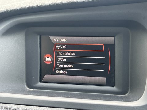 Volvo V40 2.0 D2 Lux Hatchback 5dr Diesel Auto Euro 6 (s/s) 29