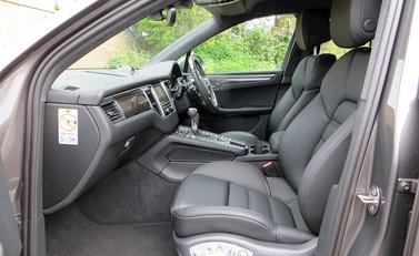 Porsche Macan Turbo 20