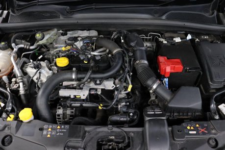 Renault Clio ICONIC TCE 45