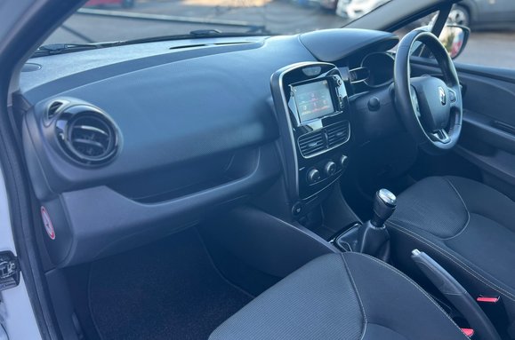 Renault Clio ICONIC 0.9 TCE 5 DOOR 34