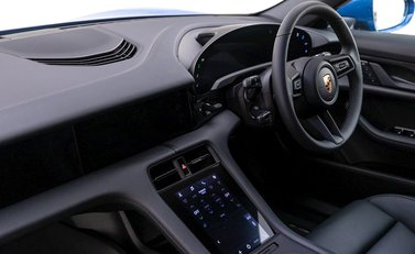 Porsche Taycan 4 Cross Turismo 15