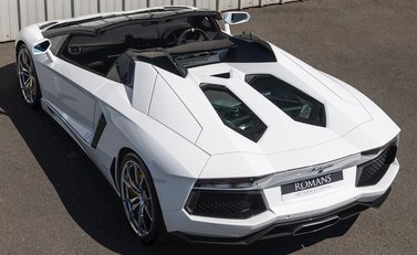 Lamborghini Aventador LP700-4 Roadster 13