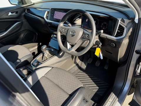 Vauxhall Grandland 1.2 Turbo SRi 5dr 19