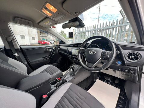 Toyota Auris VVT-I ICON TECH TOURING SPORTS 37