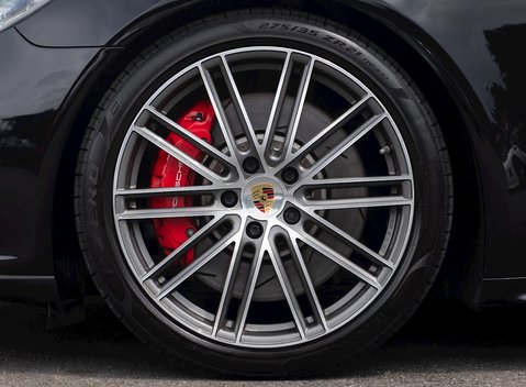 Porsche Panamera Turbo Sport Turismo 10