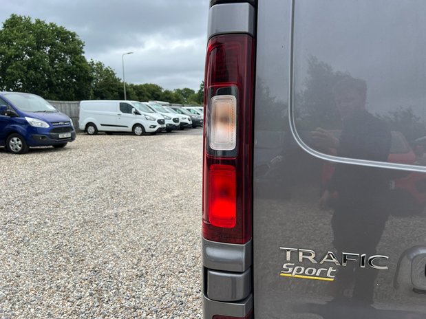 Renault Trafic LWB L2H1 Low Roof Sport 296 Air Con Nav Sensors EU 24