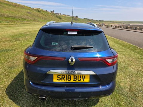 Renault Megane 1.2 TCe Iconic Sport Tourer Euro 6 (s/s) 5dr 11