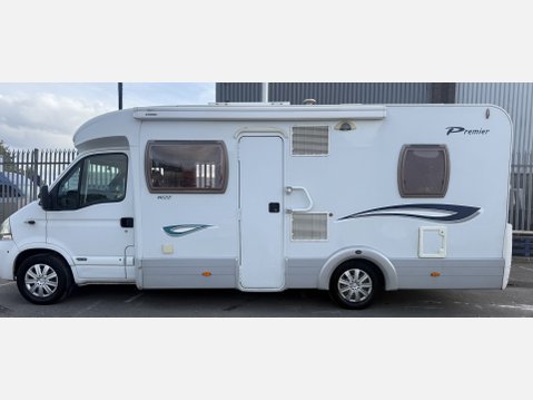 Renault Master LUNAR PREMIER H622 4-BERTH MOTORHOME 4