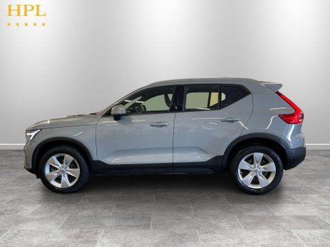 Volvo XC40 2.0 B3 MHEV Core SUV 5dr Petrol Hybrid DCT Auto Euro 6 (s/s) (163 ps) 4