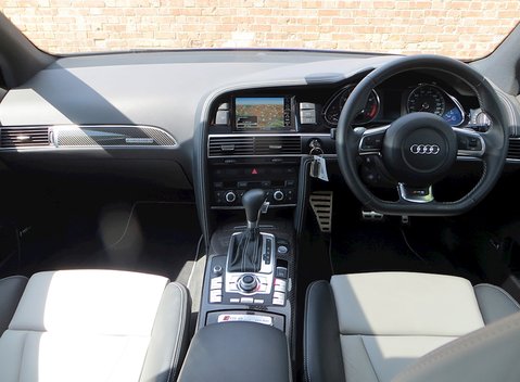 Audi RS6 Avant Plus 9