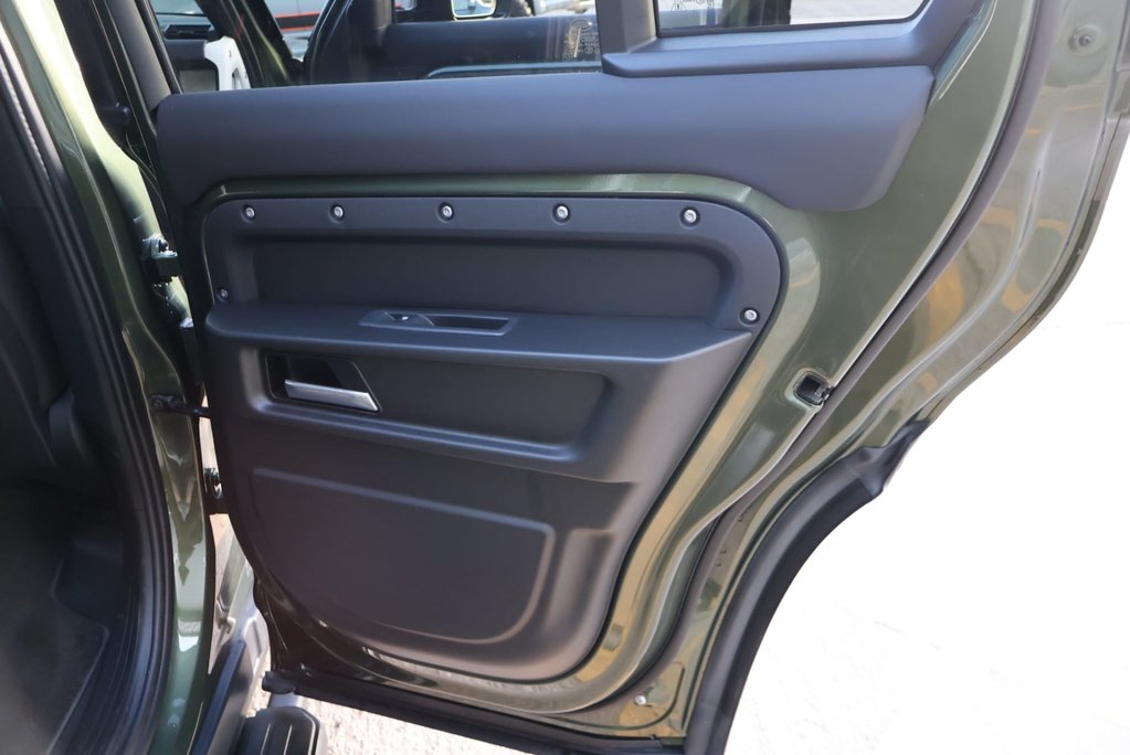 Land Rover Defender 110 2026    HARD TOP X-DYNAMIC 350 HSE seeker styled genuine rear seat fitted 18