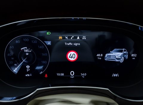 Bentley Bentayga V8 First Edition LHD 26
