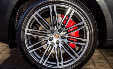 Porsche Macan Turbo 10