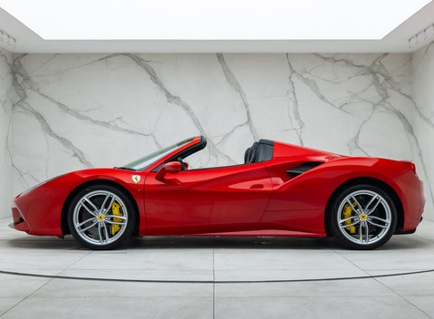 Ferrari 488 SPIDER 6
