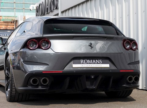Ferrari GTC4 Lusso 27