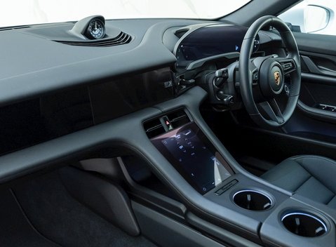 Porsche Taycan 4S 15