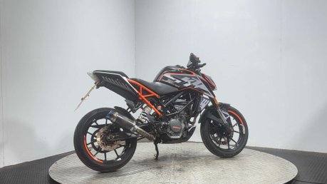 KTM Duke 2018 26K RUNNING PROJECT BIKE SPARES OR REPAIR 125CC NAKED 2